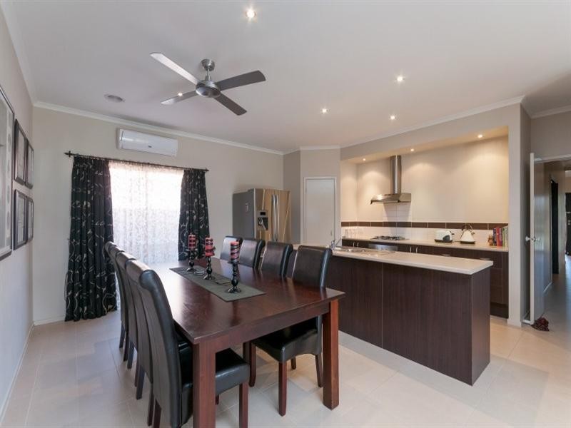 10 Glengarry Place, Craigieburn VIC 3064