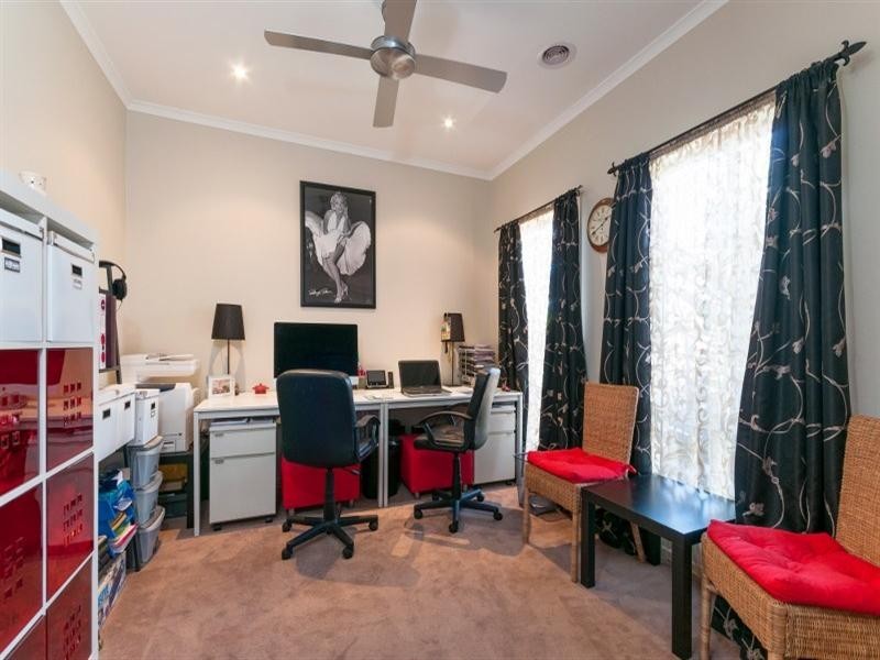 10 Glengarry Place, Craigieburn VIC 3064