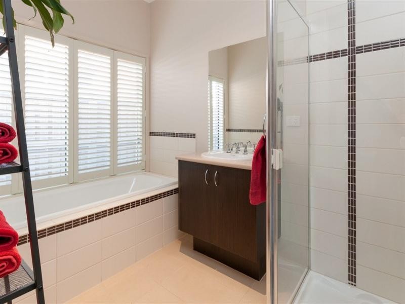 10 Glengarry Place, Craigieburn VIC 3064