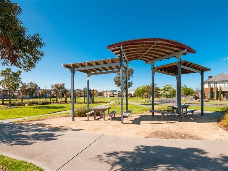 10 Glengarry Place, Craigieburn VIC 3064