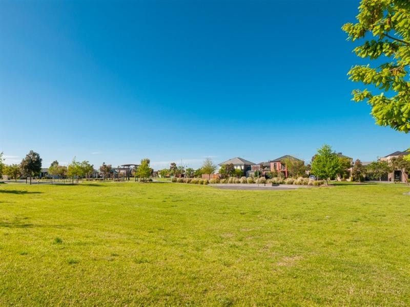 10 Glengarry Place, Craigieburn VIC 3064