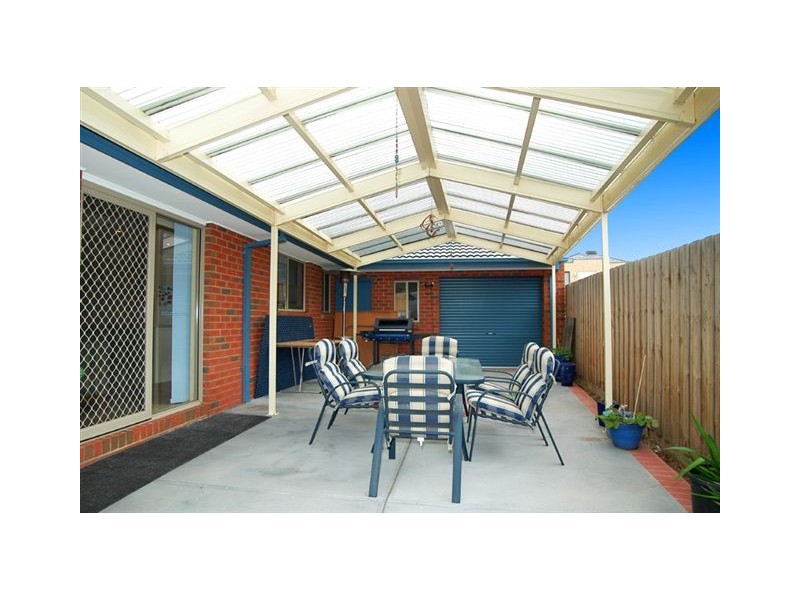 6 Bentley Avenue, Roxburgh Park VIC 3064