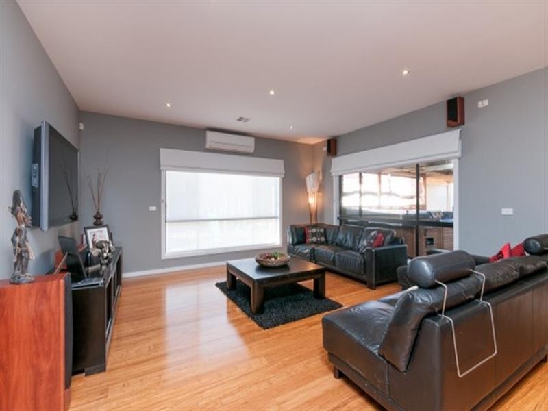 43 Middlesborough Drive, Craigieburn VIC 3064