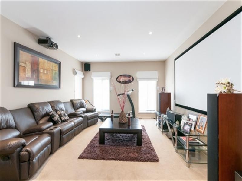 43 Middlesborough Drive, Craigieburn VIC 3064