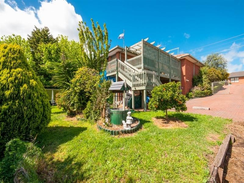 24 Axminster Drive, Craigieburn VIC 3064