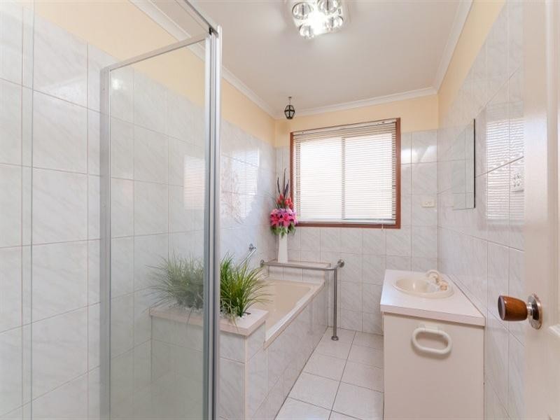 1 Surrey Court, Craigieburn VIC 3064