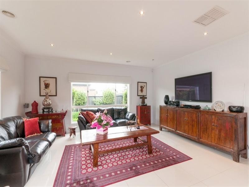 6 Cheltenham Close, Craigieburn VIC 3064