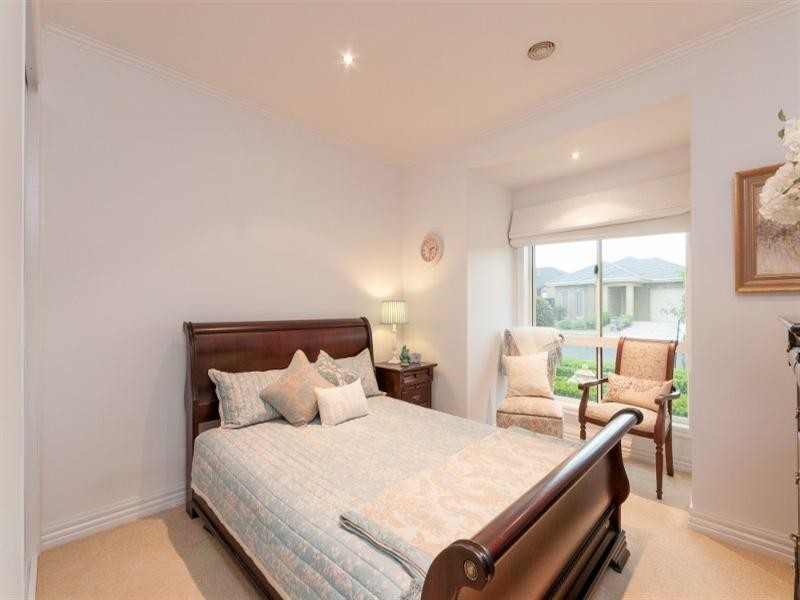 6 Cheltenham Close, Craigieburn VIC 3064