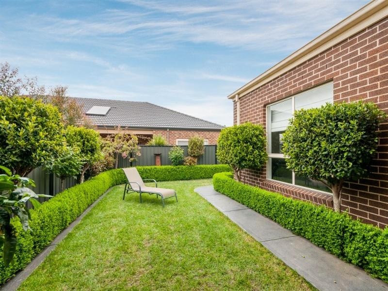 6 Cheltenham Close, Craigieburn VIC 3064