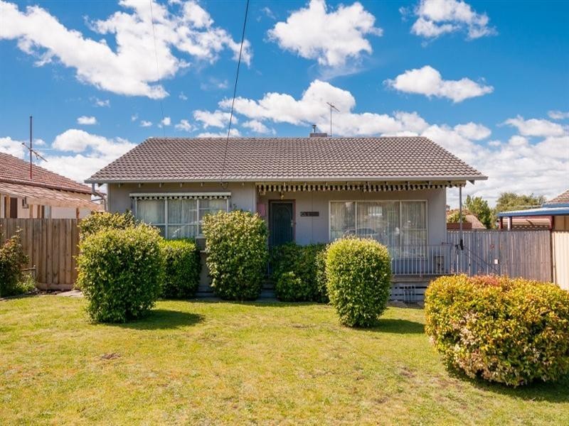 8 Warragul Street, Dallas VIC 3047