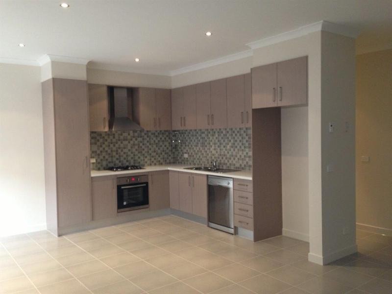 4/4 Fermont Avenue, Craigieburn VIC 3064