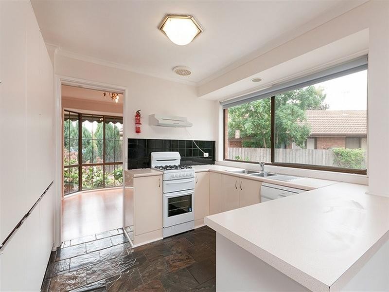 4 Axminster Drive, Craigieburn VIC 3064