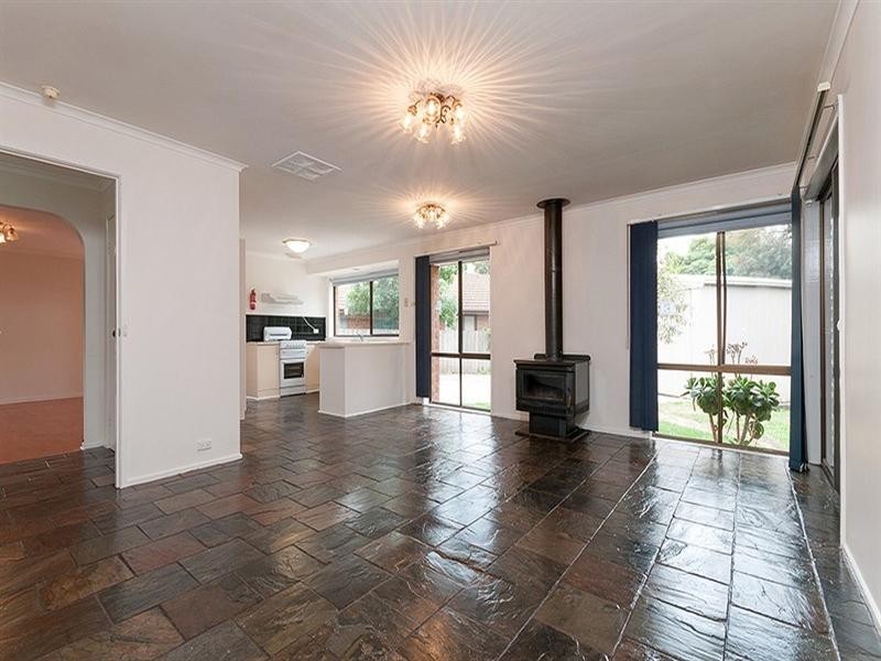 4 Axminster Drive, Craigieburn VIC 3064