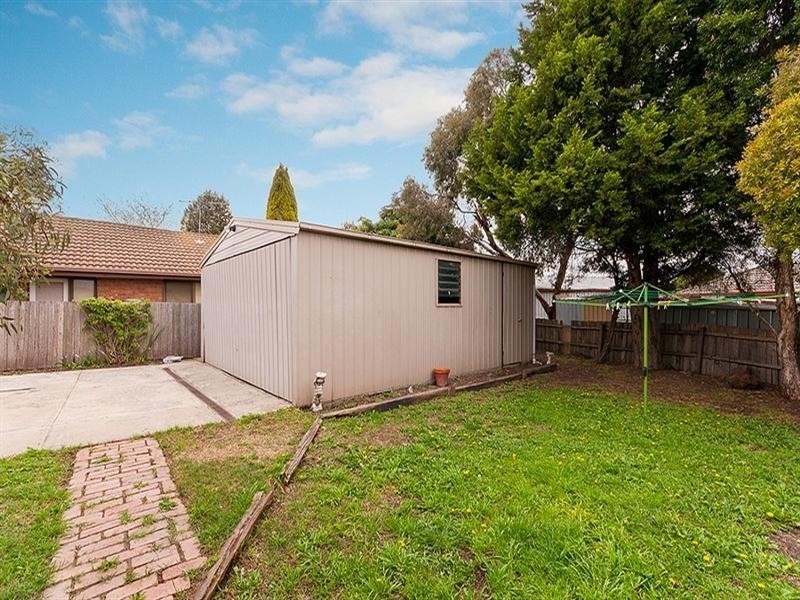 4 Axminster Drive, Craigieburn VIC 3064