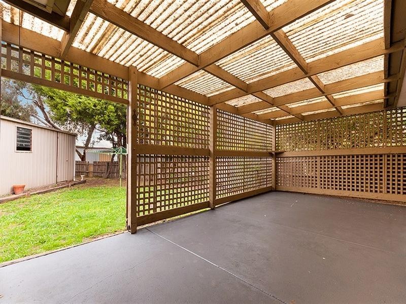 4 Axminster Drive, Craigieburn VIC 3064