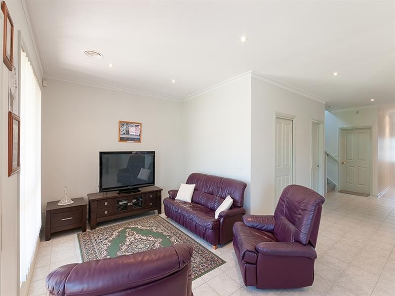 5 Eldergreen Circuit, Craigieburn VIC 3064