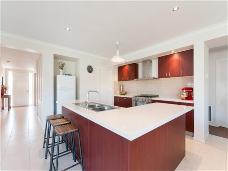 4 Arapiles Avenue, Craigieburn VIC 3064