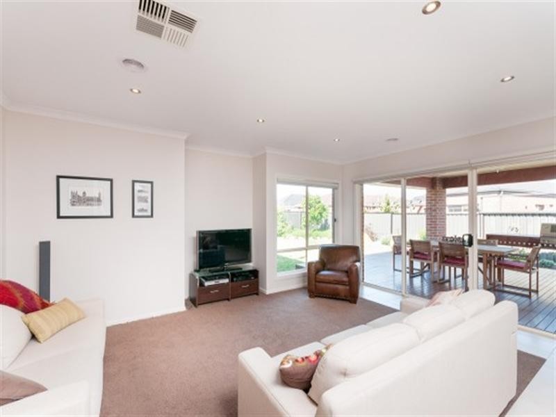 4 Arapiles Avenue, Craigieburn VIC 3064