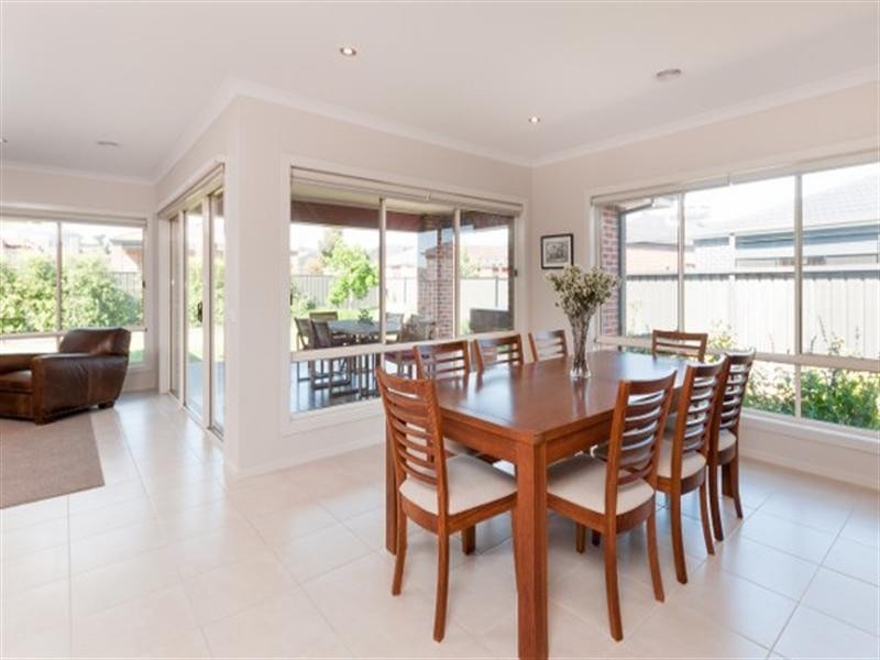 4 Arapiles Avenue, Craigieburn VIC 3064