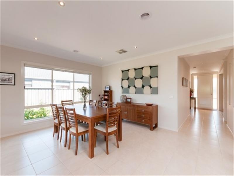 4 Arapiles Avenue, Craigieburn VIC 3064