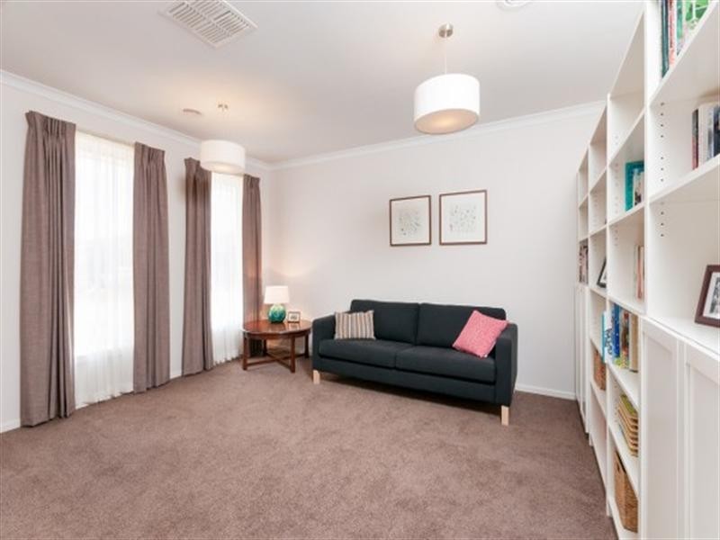 4 Arapiles Avenue, Craigieburn VIC 3064