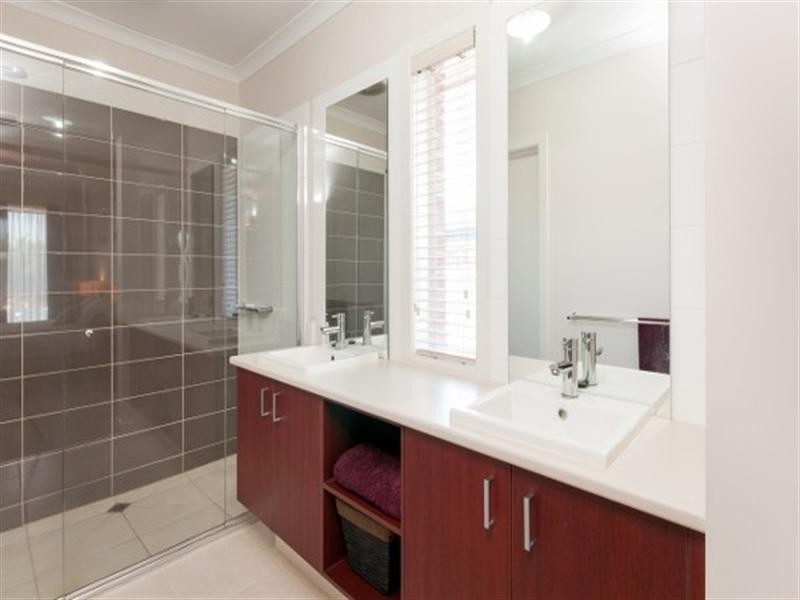 4 Arapiles Avenue, Craigieburn VIC 3064