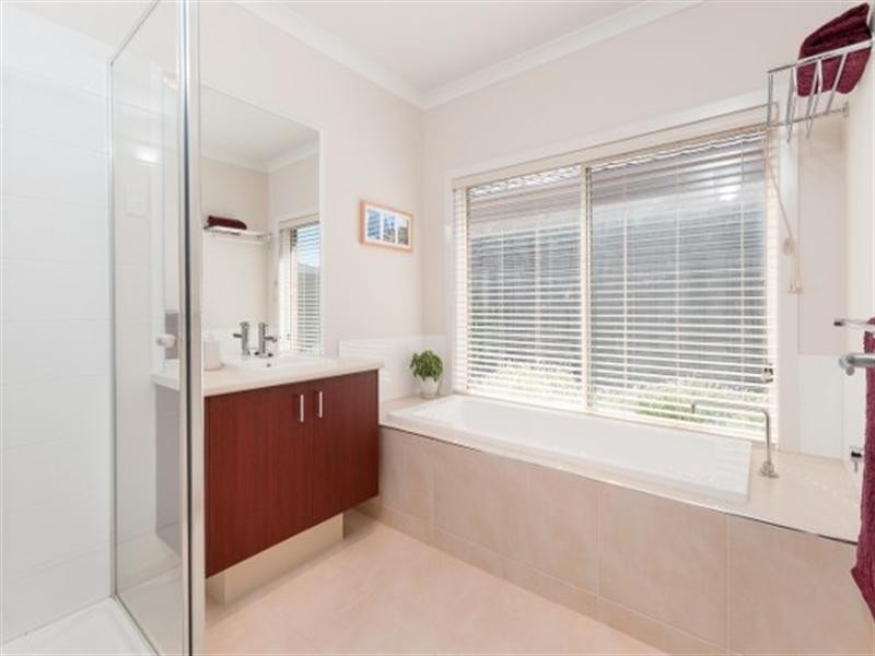 4 Arapiles Avenue, Craigieburn VIC 3064