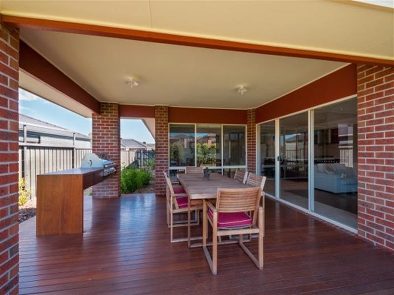 4 Arapiles Avenue, Craigieburn VIC 3064