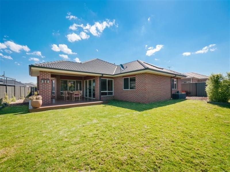 4 Arapiles Avenue, Craigieburn VIC 3064