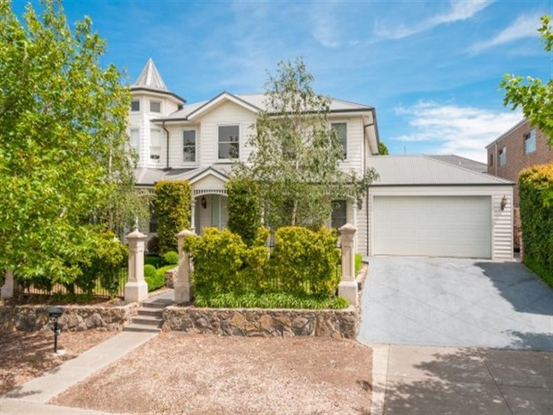 16 Windrock Avenue, Craigieburn VIC 3064