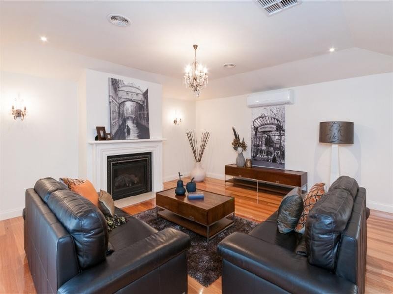 16 Windrock Avenue, Craigieburn VIC 3064