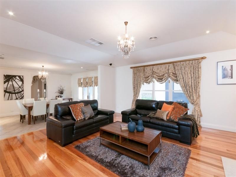 16 Windrock Avenue, Craigieburn VIC 3064