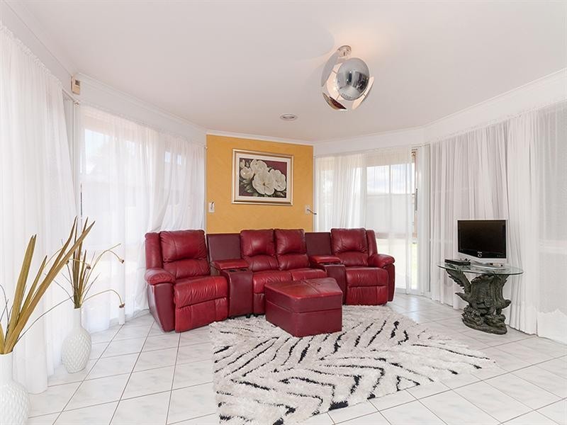 14 Nunney Court, Craigieburn VIC 3064