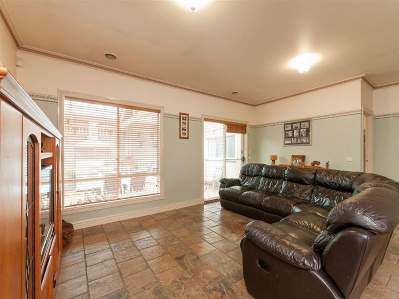 12 Chelmsford Court, Craigieburn VIC 3064