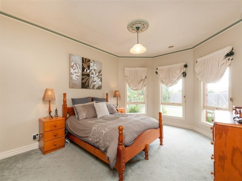 12 Chelmsford Court, Craigieburn VIC 3064