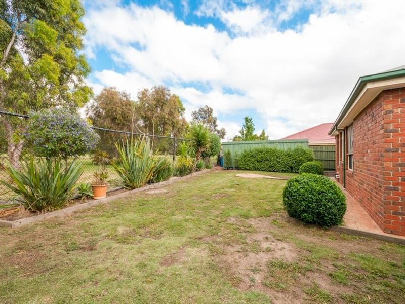 12 Chelmsford Court, Craigieburn VIC 3064