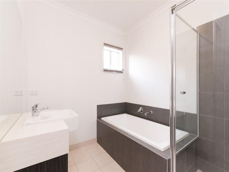 492 Grand Boulevard, Craigieburn VIC 3064