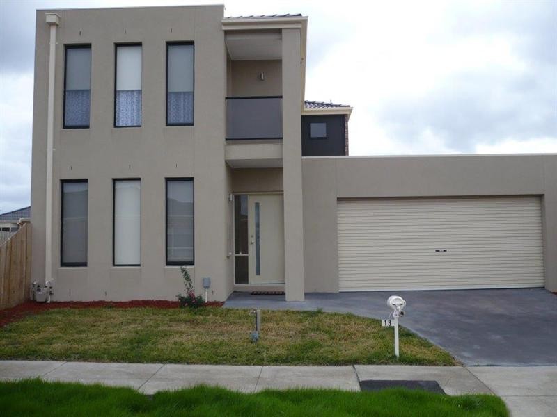 13 Malabar Street, Roxburgh Park VIC 3064