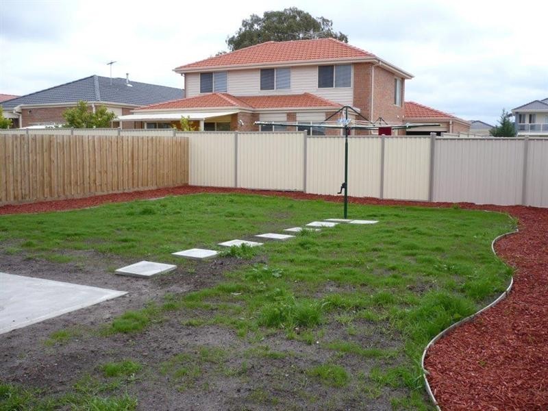 13 Malabar Street, Roxburgh Park VIC 3064