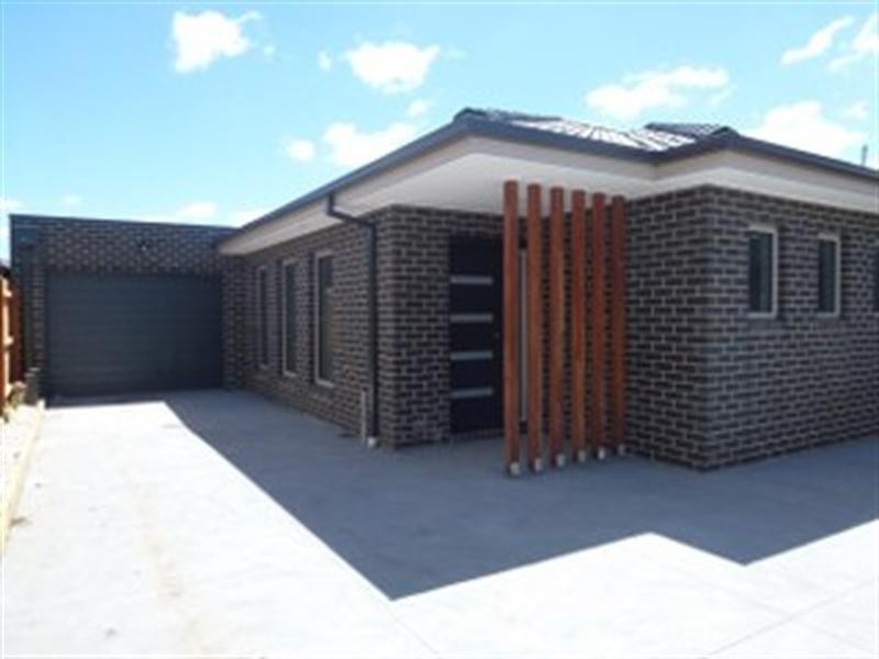 2/12 Metropolitan Avenue, Craigieburn VIC 3064