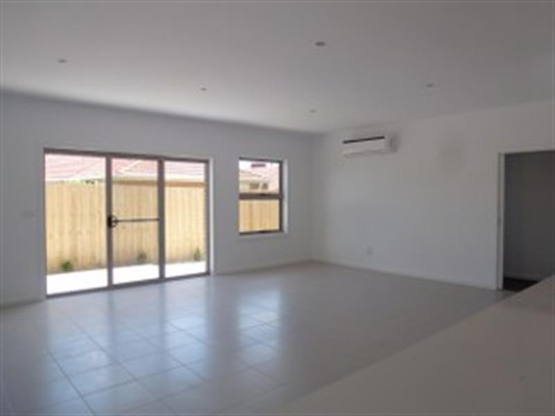 2/12 Metropolitan Avenue, Craigieburn VIC 3064