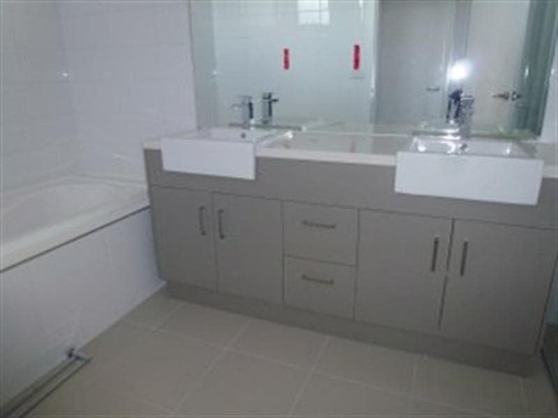 2/12 Metropolitan Avenue, Craigieburn VIC 3064