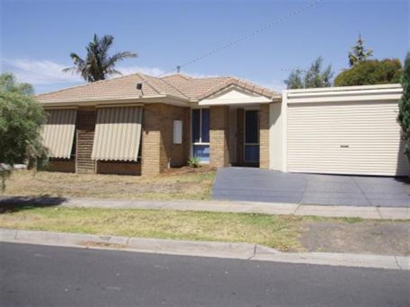 2/4 Amesbury Avenue, Craigieburn VIC 3064