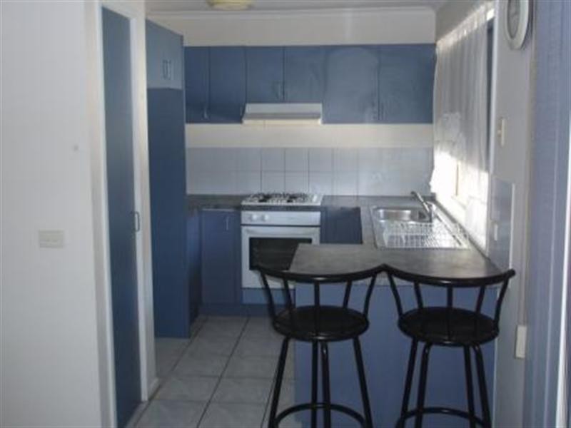 2/4 Amesbury Avenue, Craigieburn VIC 3064