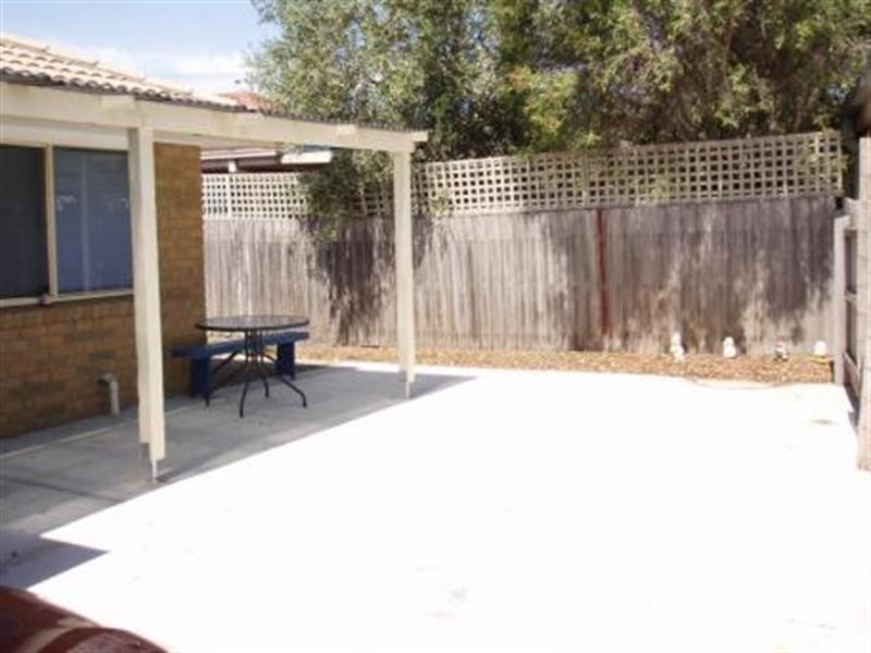 2/4 Amesbury Avenue, Craigieburn VIC 3064