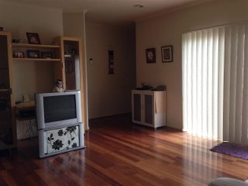 4 Emerald Cir, Craigieburn VIC 3064