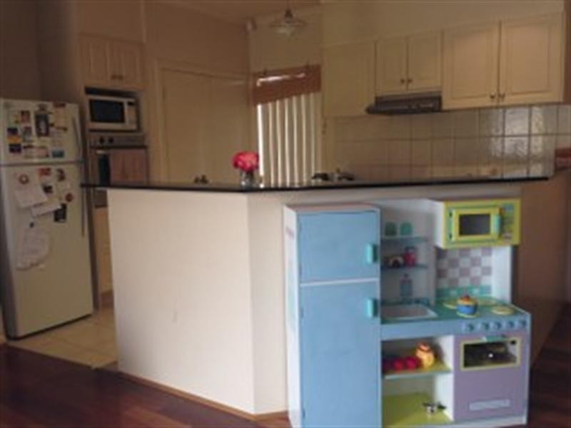 4 Emerald Cir, Craigieburn VIC 3064