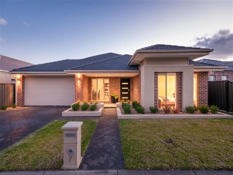 7 Markham Court, Roxburgh Park VIC 3064