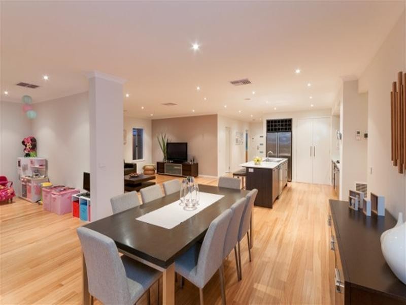 7 Markham Court, Roxburgh Park VIC 3064