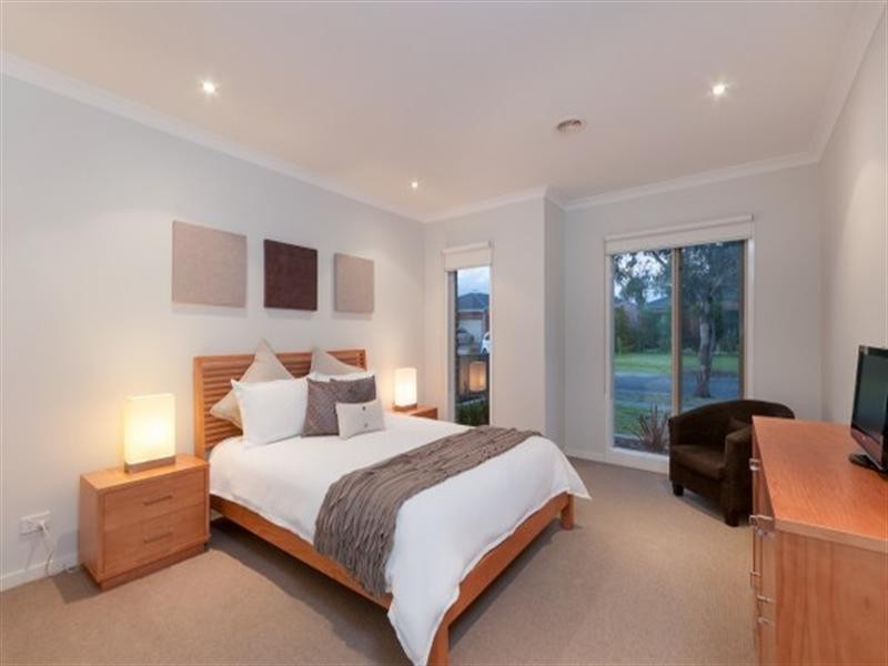 7 Markham Court, Roxburgh Park VIC 3064